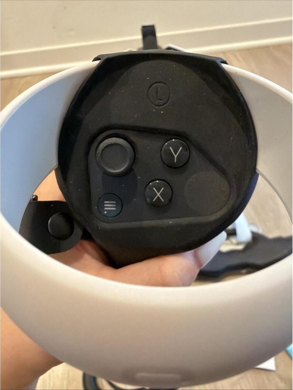 Meta Quest 2 VR Headset 128GB (w/controllers,stand,with replaceable protection) - Picture 5 of 13